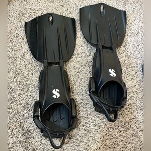 Black Scuba Pro Fins